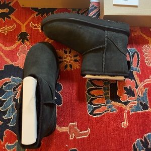 UGG Classic Mini II Boot Black size 8